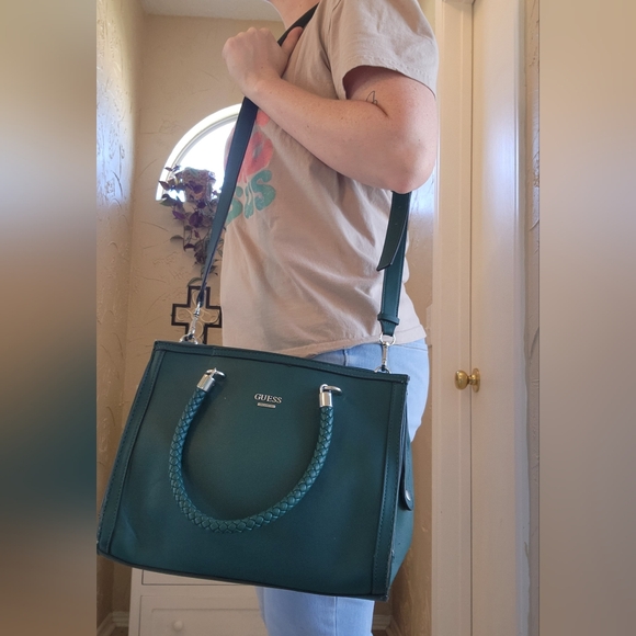 Emerald green purse guess brand - Picture 9 of 10